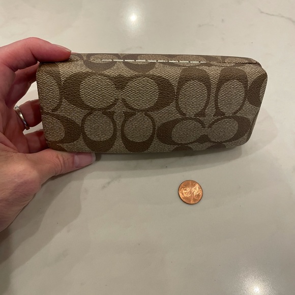 🤎Coach glasses case with original cloth cleaner - Picture 5 of 6